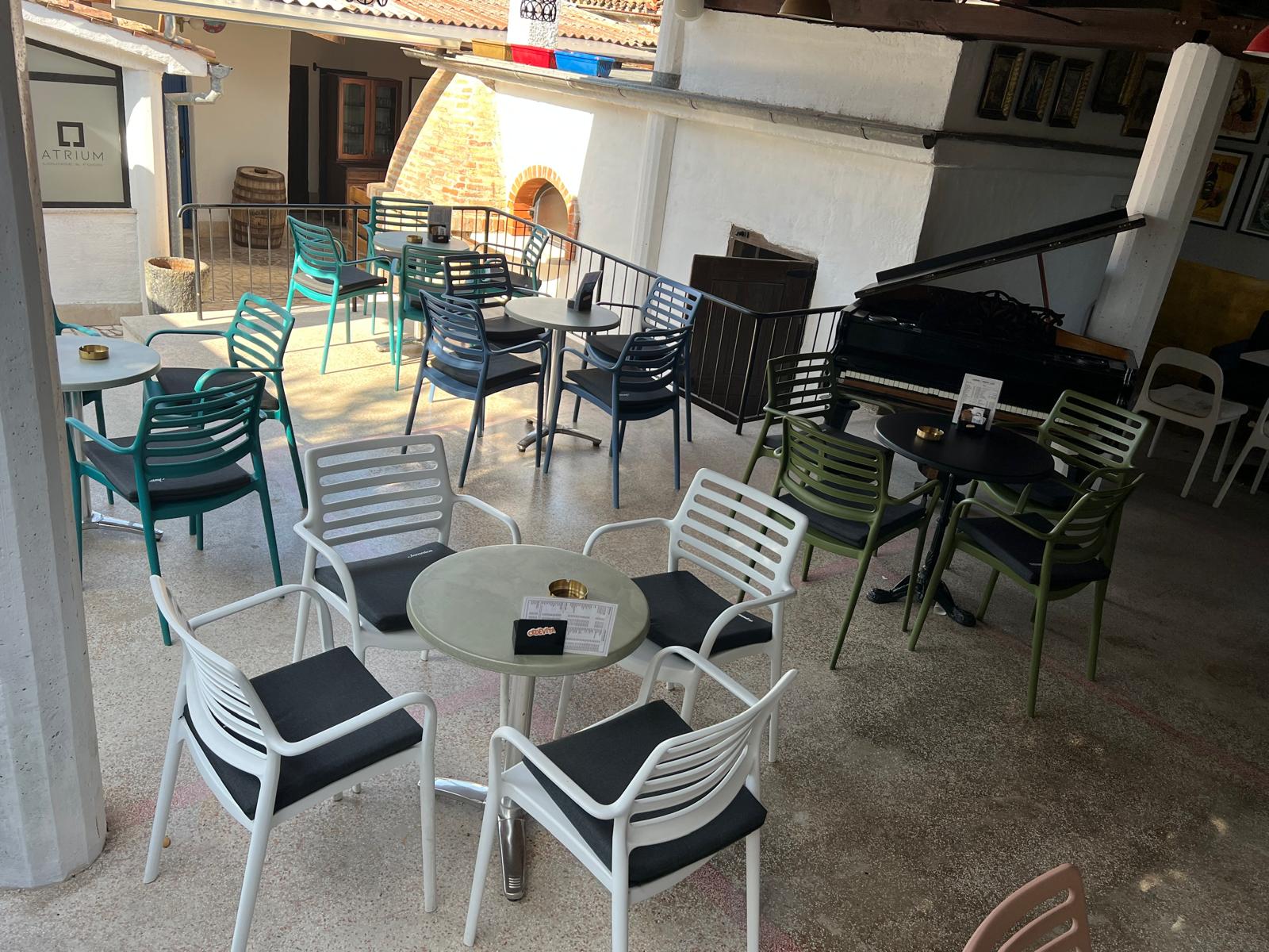 ATRIUM LONGE & FOOD PULA 2
