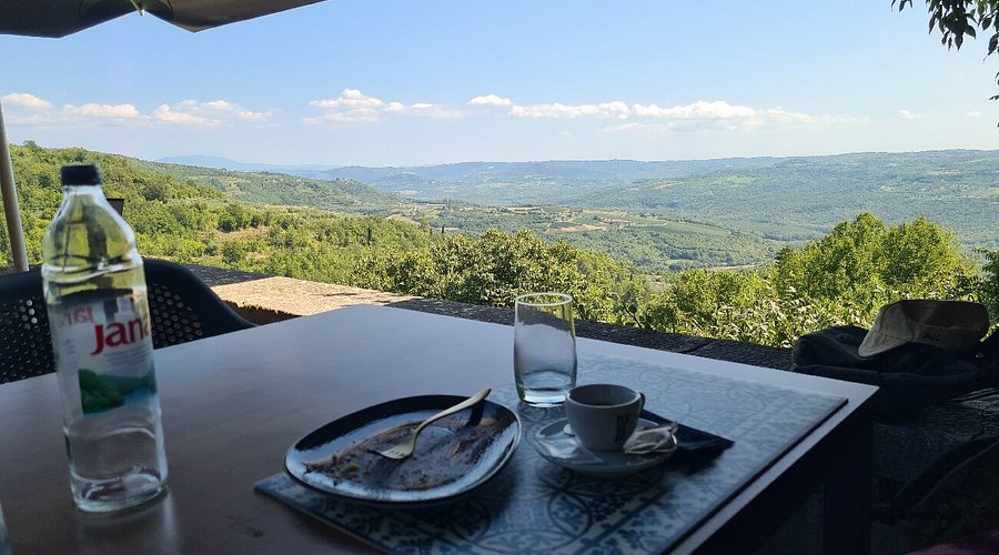 RESTORAN MAMA MARIJA GROŽNJAN ISTRA HRVATSKA 2