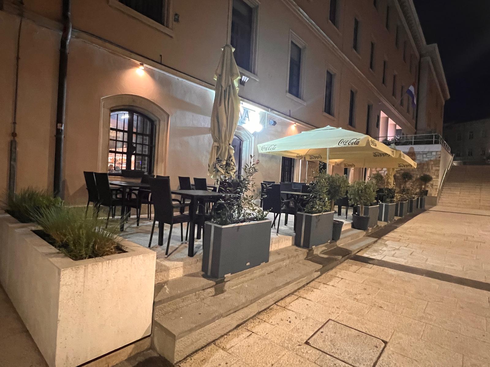 RESTORAN RIVA PULA 5