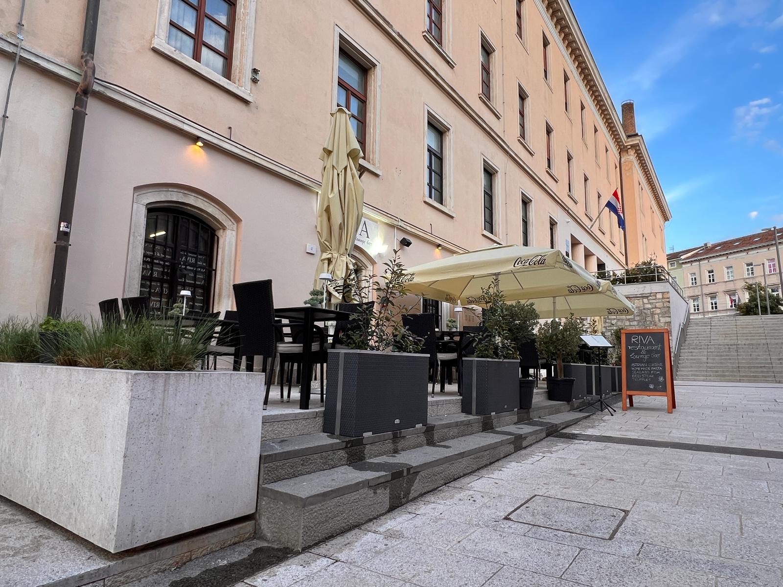 RESTORAN RIVA PULA 9